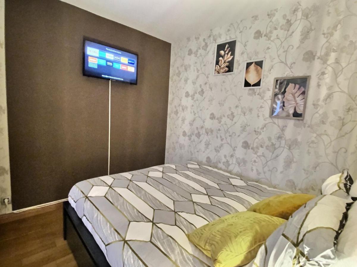 Parking & 100M2 En Plein Centre Ville Apartment Reims Bagian luar foto