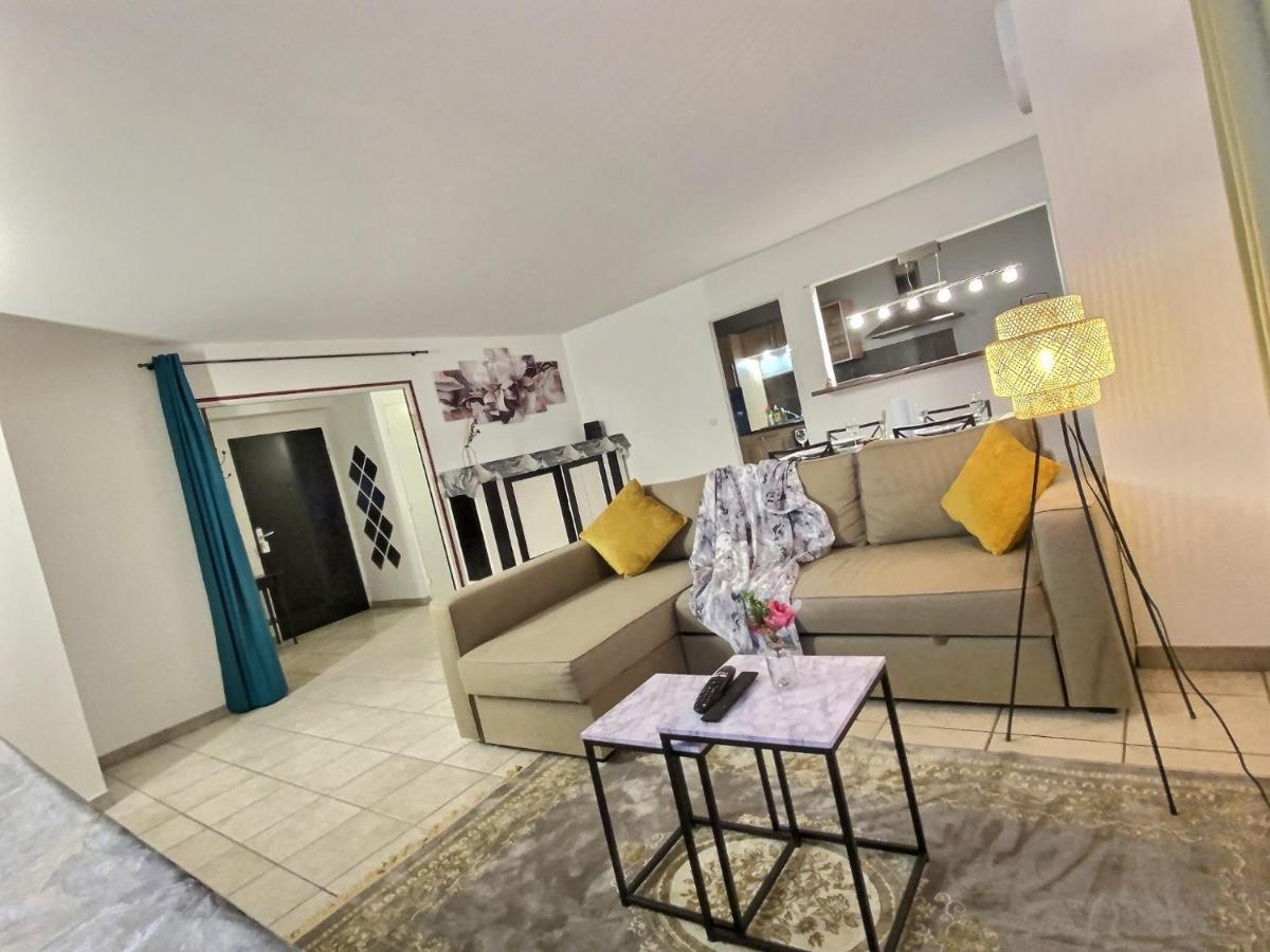 Parking & 100M2 En Plein Centre Ville Apartment Reims Bagian luar foto